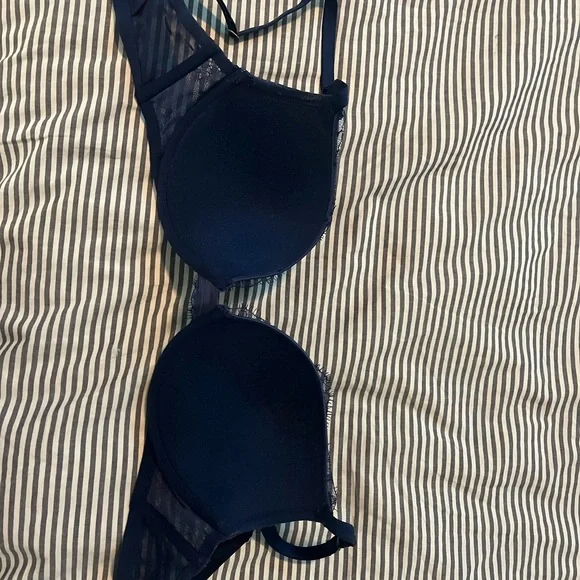 Victoria’s Secret Very Sexy push up 32 DD - Picture 2 of 3